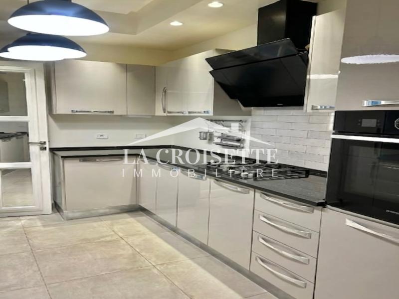 Villa S+4 avec piscine à La Marsa